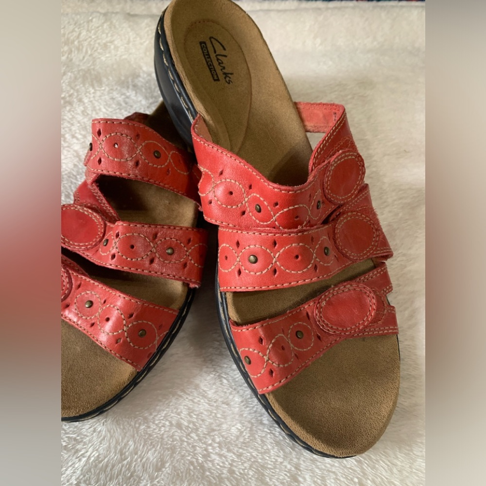 Woman’s size 9 1/2 medium Clarks collection slip on sandals Velcro closure R